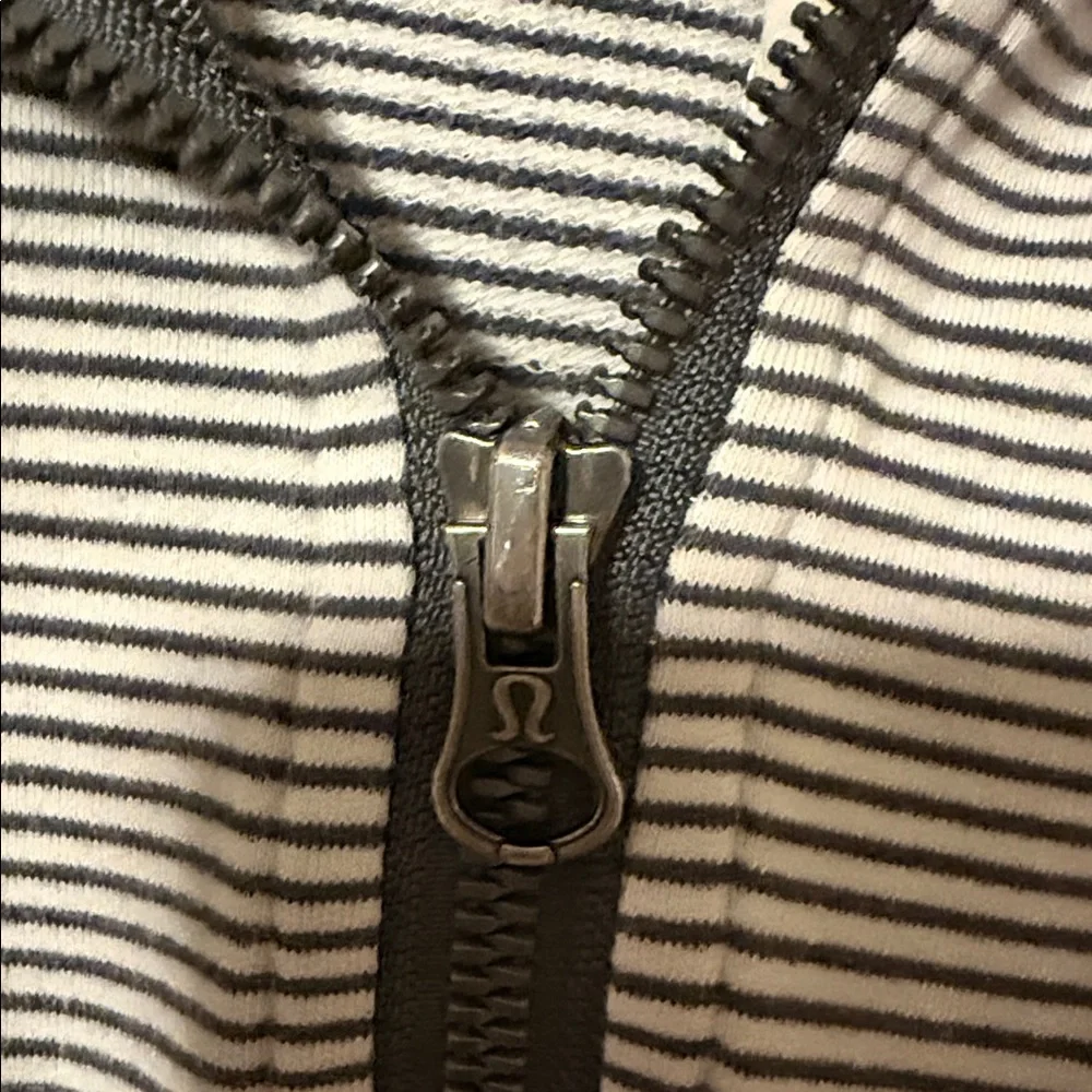 lululemon athletica lightweight zip